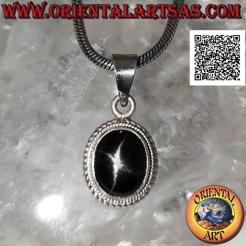 Colgante de plata con estrella negra (diópsido) cabujón ovalado rodeado de tejido