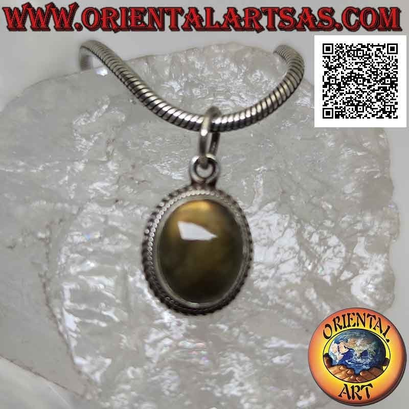 Ciondolo in argento con labradorite ovale cabochon contornata da intreccio e fascia liscia