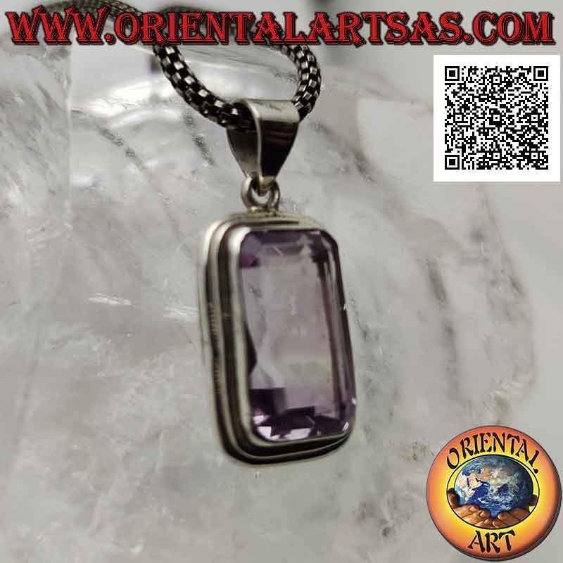 Pendentif en argent avec une splendide améthyste naturelle rectangulaire de taille octogonale sur une monture simple