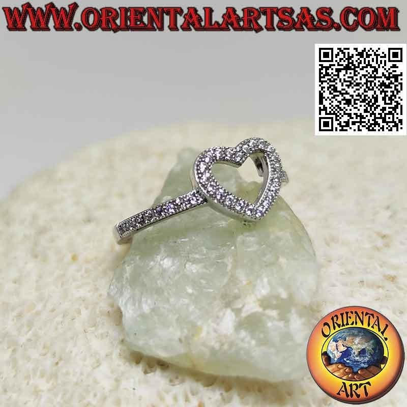 Bague en argent avec contour coeur parsemée de zircons