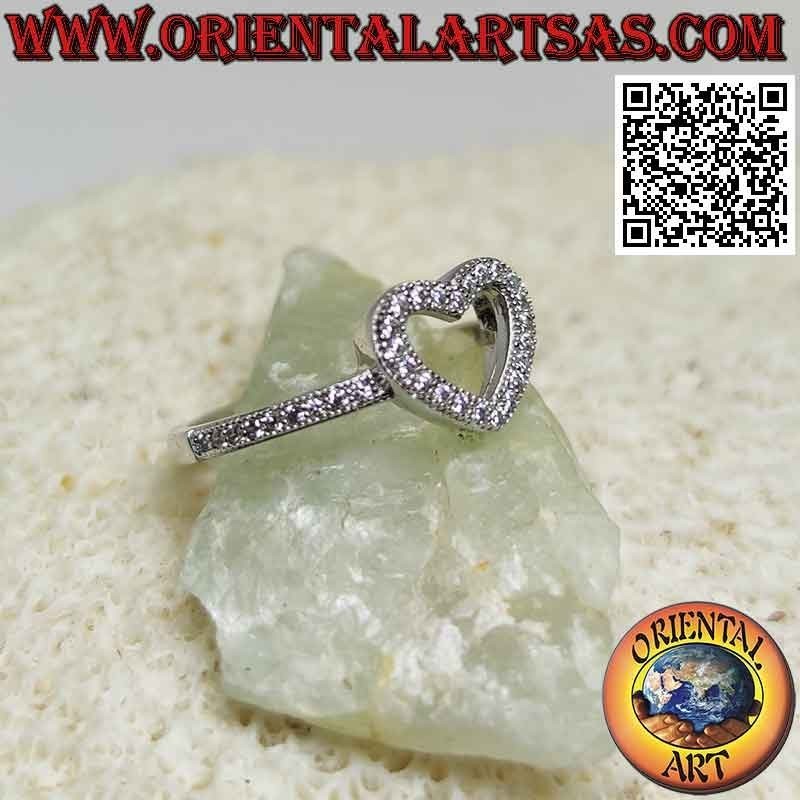 Anello in argento a contorno di cuore tempestato di zirconi