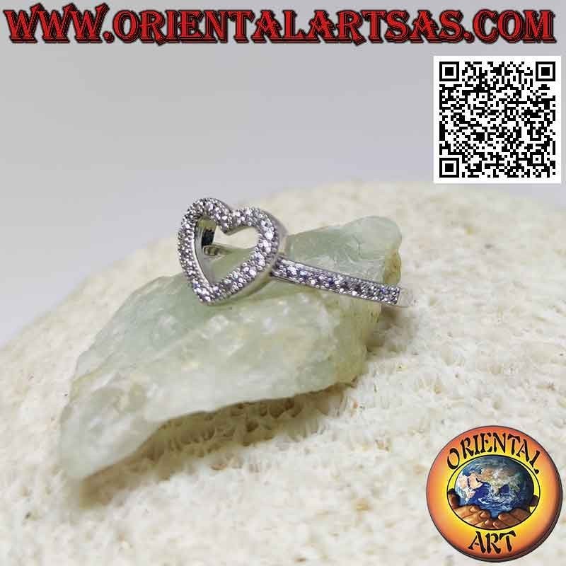 Anello in argento a contorno di cuore tempestato di zirconi