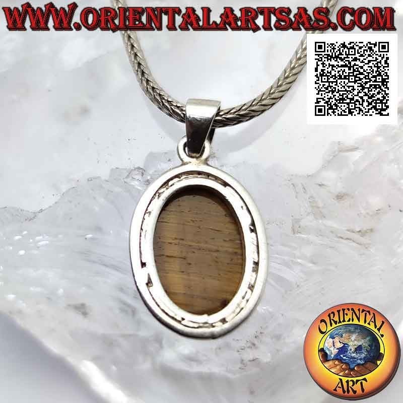 Pendentif en argent avec oeil de tigre ovale avec des stries verticales entourées d'un bord lisse