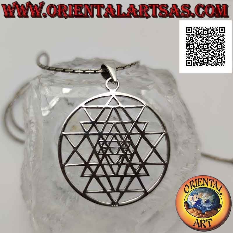 Pendentif en argent, Sri Yantra symbole sacré de l'alchimie et de la géométrie (grand)