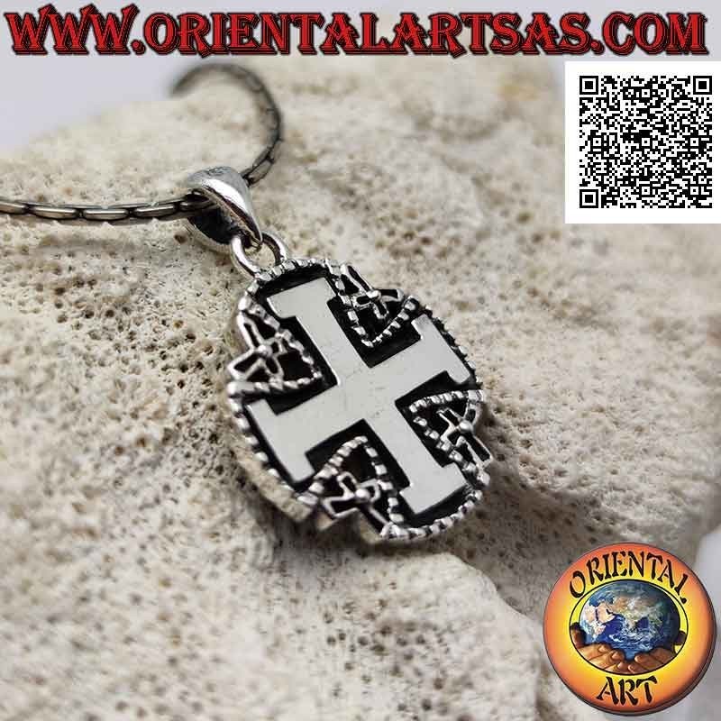 Ciondolo in argento, croce di Gerusalemme (dei Cavalieri del Santo Sepolcro) contornata da palline con scritta