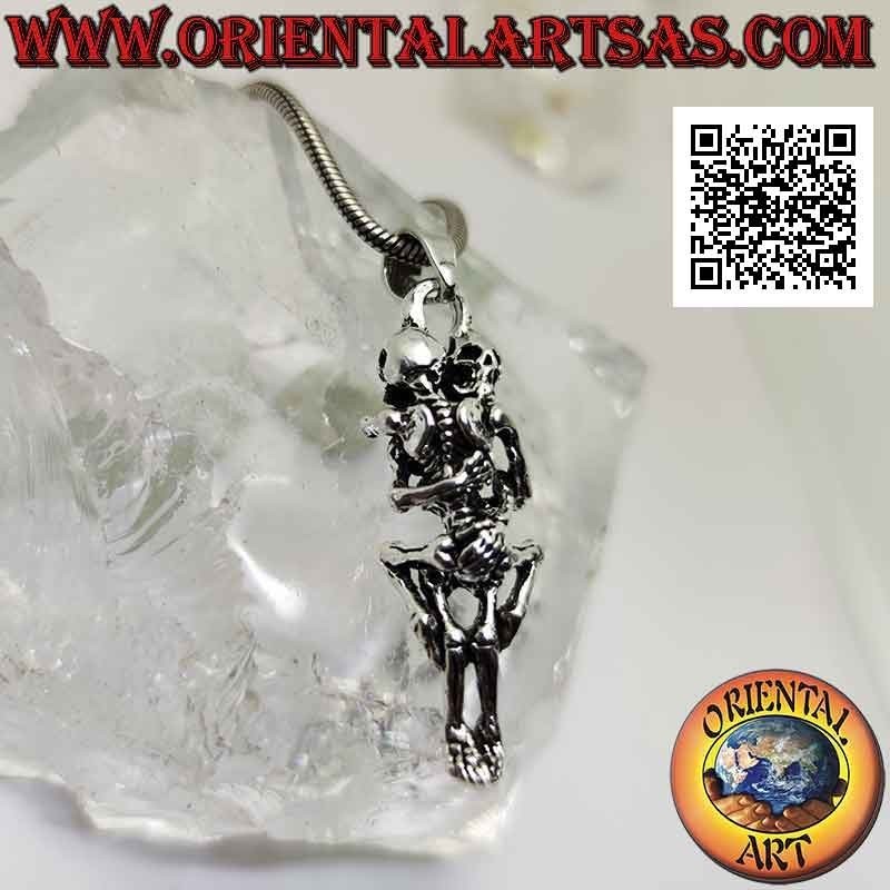Colgante de plata, par de esqueletos teniendo sexo