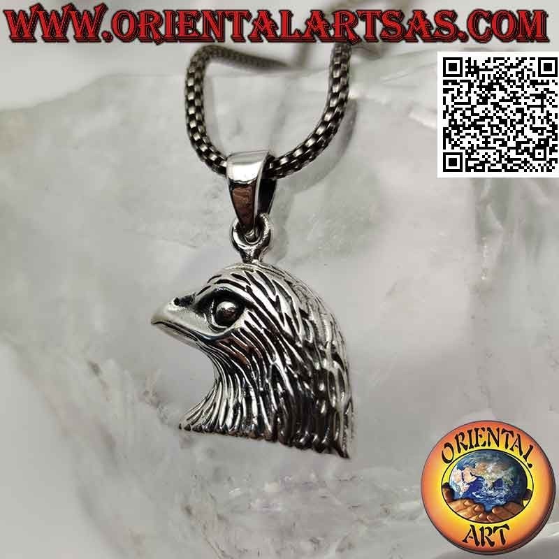 Colgante de plata, cabeza de águila dorada de perfil.