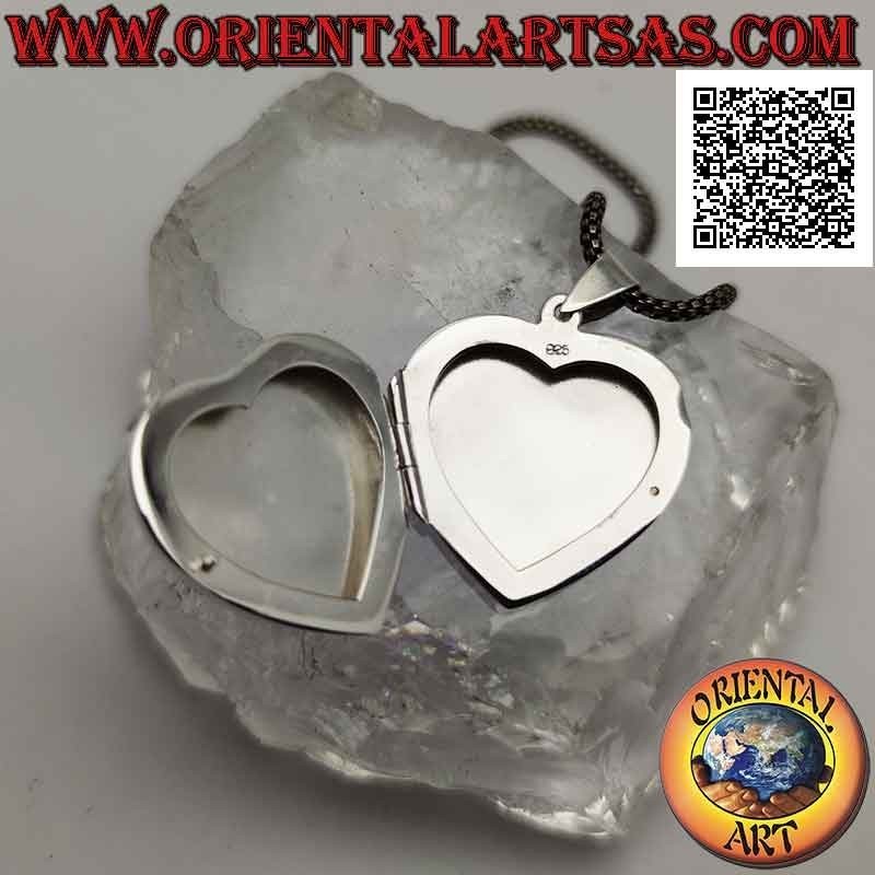Ciondolo portafoto in argento a forma di cuore piatto con decorazione floreale intarsiata (27 mm)