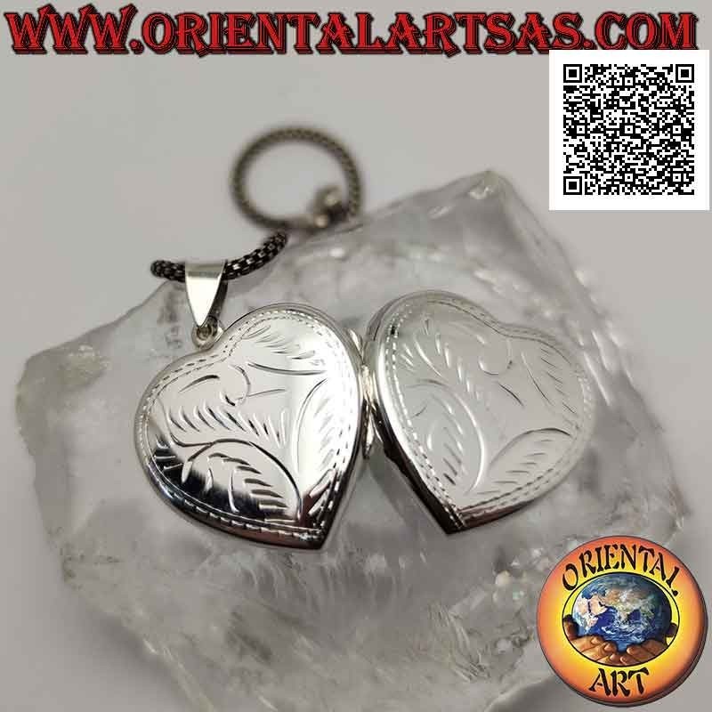 Flat heart-shaped silver photo pendant with inlaid floral decoration (27 mm)