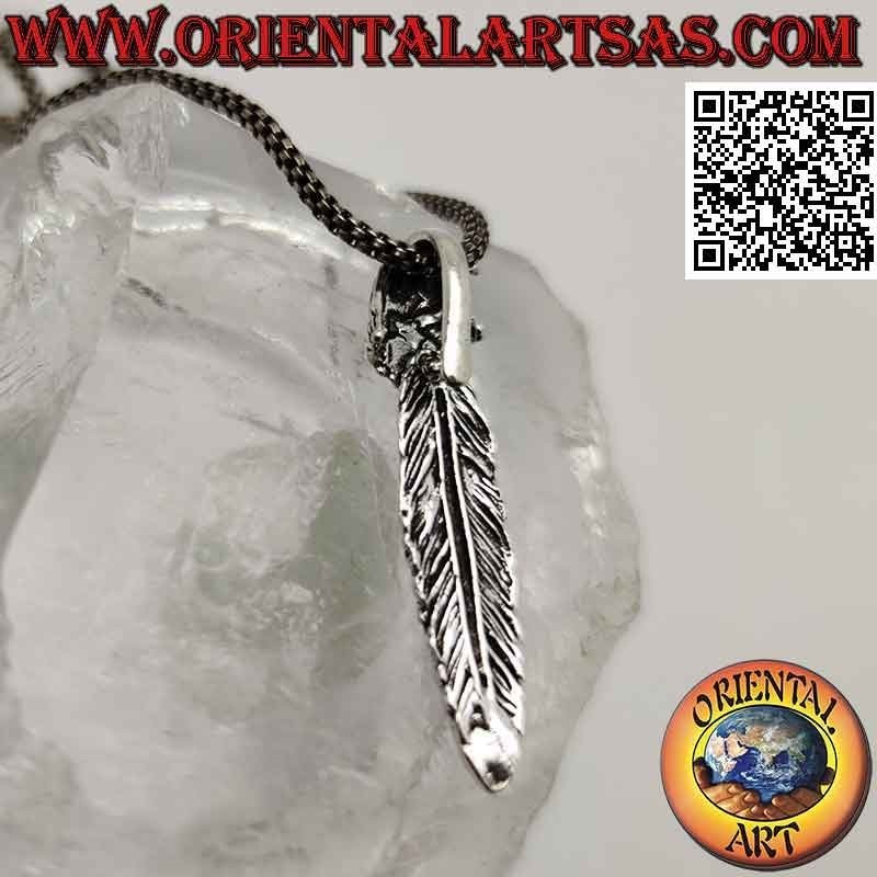 Pendentif en argent, plume avec tête d'aigle royal crochu