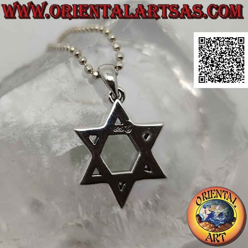 Colgante de plata, estrella de David o sello de Salomón (triángulos en bajorrelieve uno decorado y otro no)