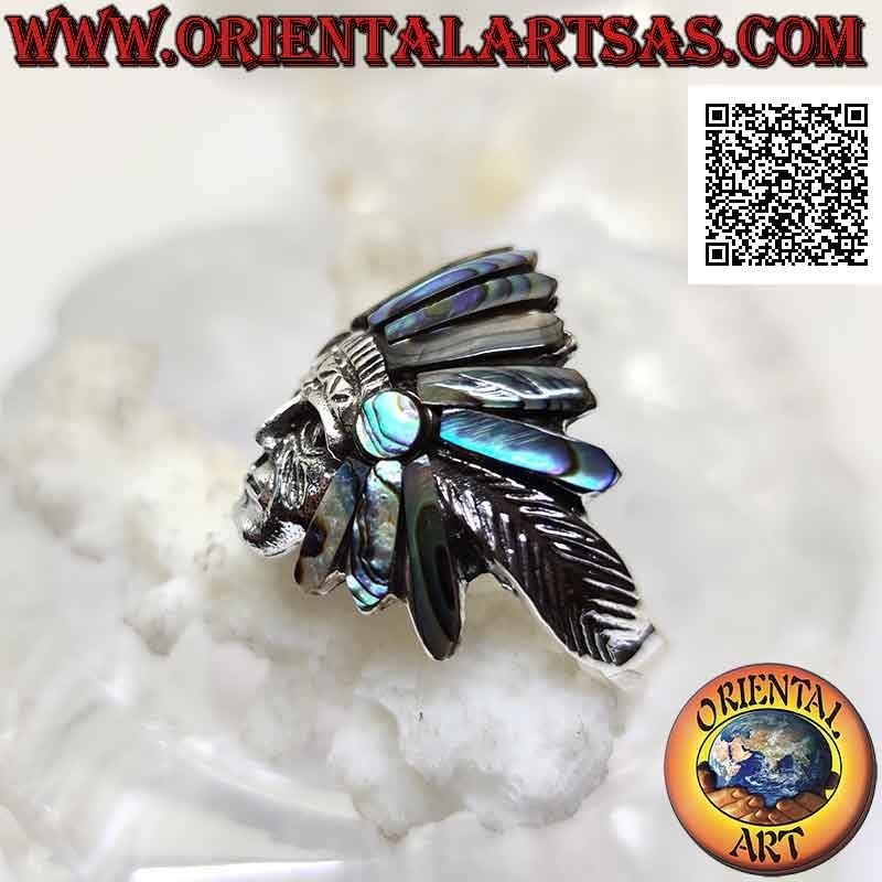 Anello in argento, testa del saggio Indiano nativo d'America con copricapo di abalone (paua) e piume ai lati (A)