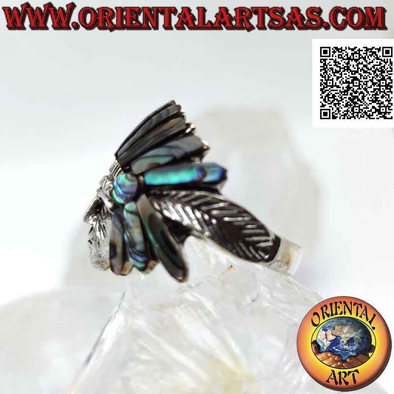 Anello in argento, testa del saggio Indiano nativo d'America con copricapo di abalone (paua) e piume ai lati (A)