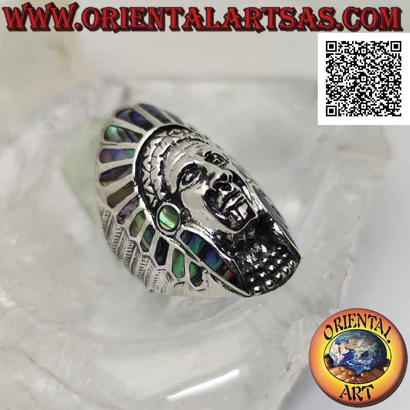 Anello in argento, testa stretta e lunga di un Indiano nativo d'America con piume in abalone (paua)