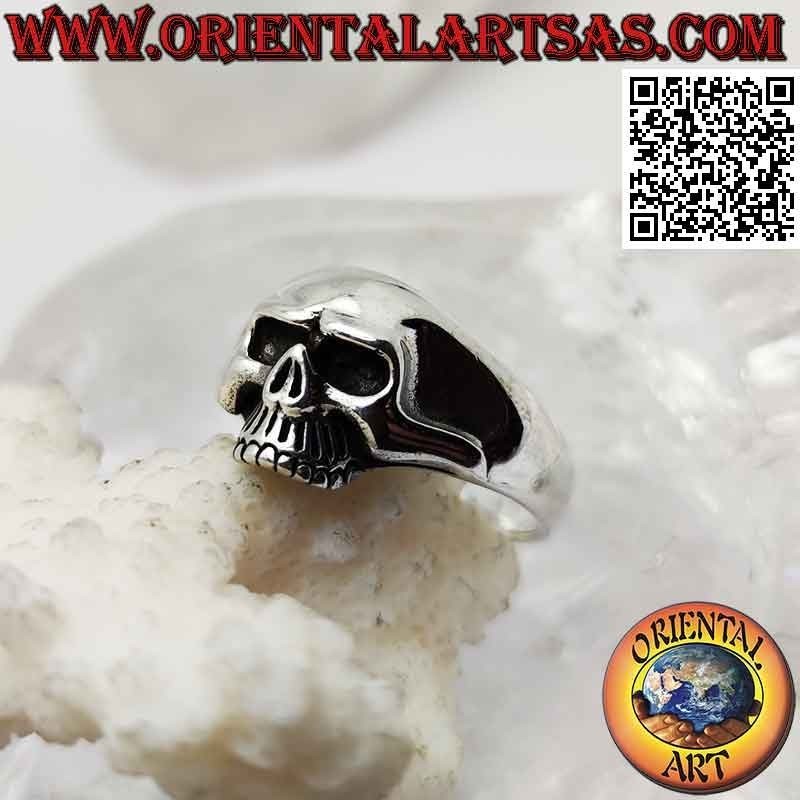 Anillo de plata en forma de calavera lisa sin mandíbula y sienes ahuecadas