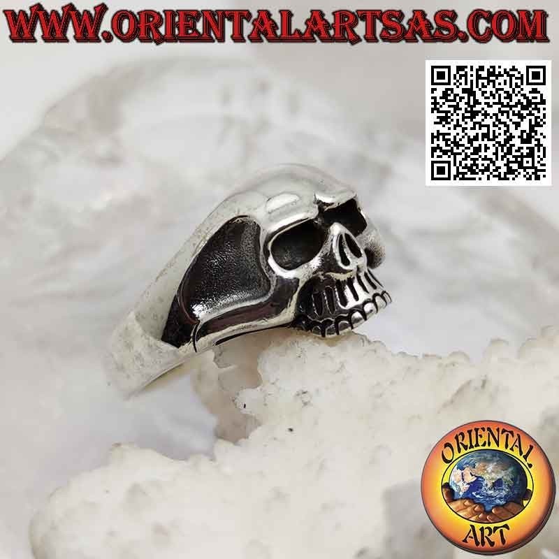 Silver ring in the shape of a smooth skull without jaw and hollowed temples