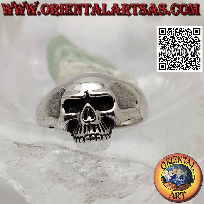 Silver ring in the shape of a smooth skull without jaw and hollowed temples