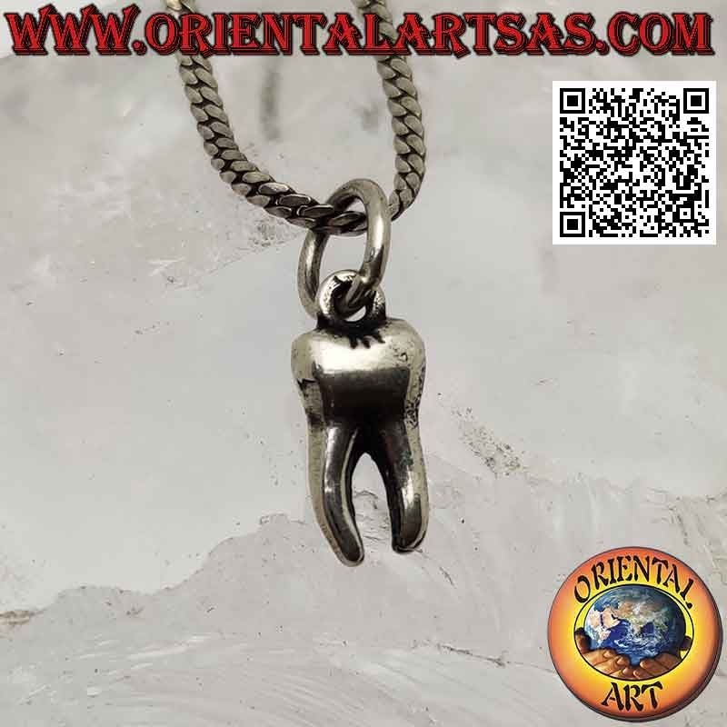 Colgante de plata, el diente premolar o molar con dos raíces (bicúspide)