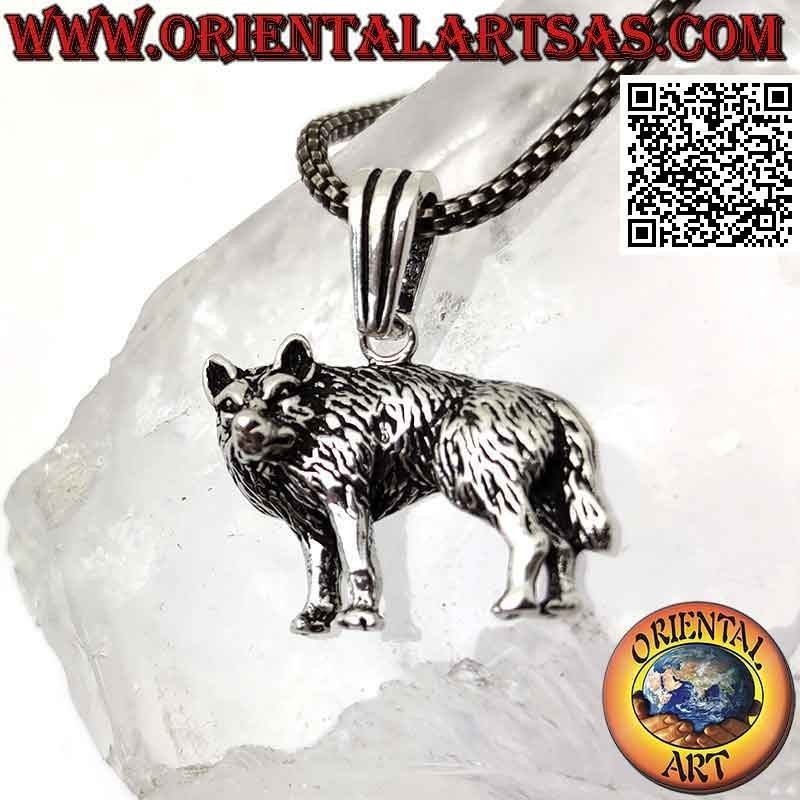 Silver pendant, wolf on the side with head turned in relief