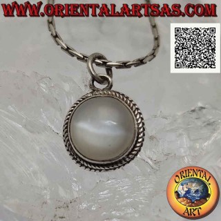 Pendentif en argent avec pierre de lune cabochon ronde entourée de tissage