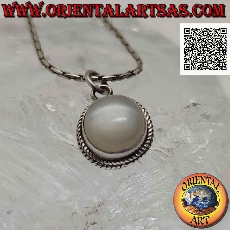 Pendentif en argent avec pierre de lune cabochon ronde entourée de tissage