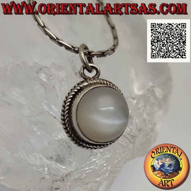 Ciondolo in argento con pietra di luna tonda cabochon contornata da intreccio