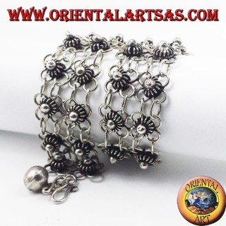Silver bracelet with two flowers file
