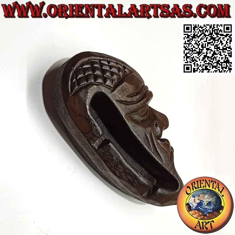 Cenicero de máscara indígena en madera de teca (derecha)
