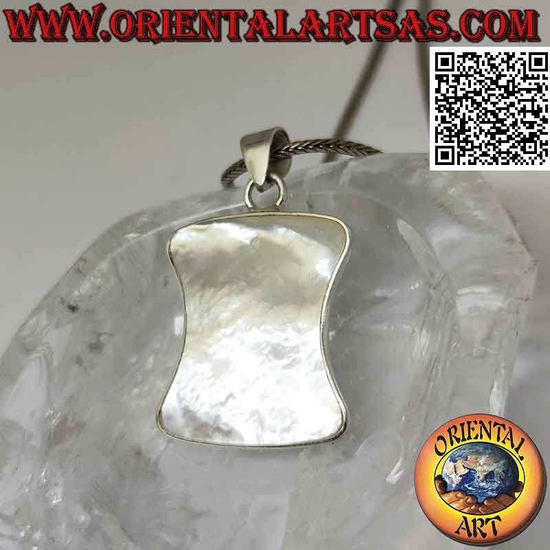 Pendentif en argent, nacre blanche dans un rectangle arrondi à pans creux