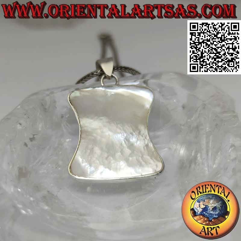 Pendentif en argent, nacre blanche dans un rectangle arrondi à pans creux