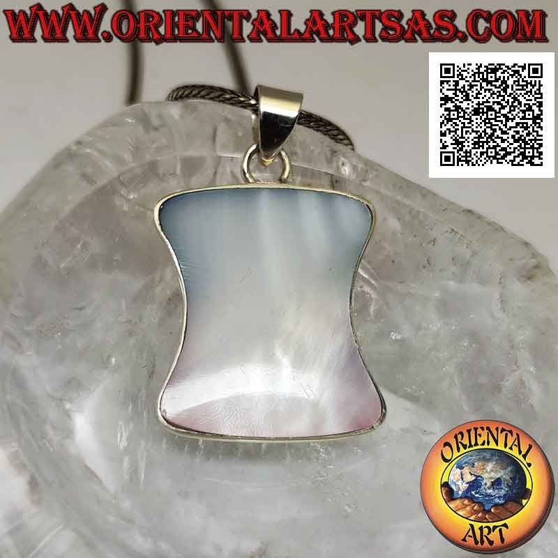 Pendant in silver, pink fluorescence mother-of-pearl in a rounded rectangle with hollow sides