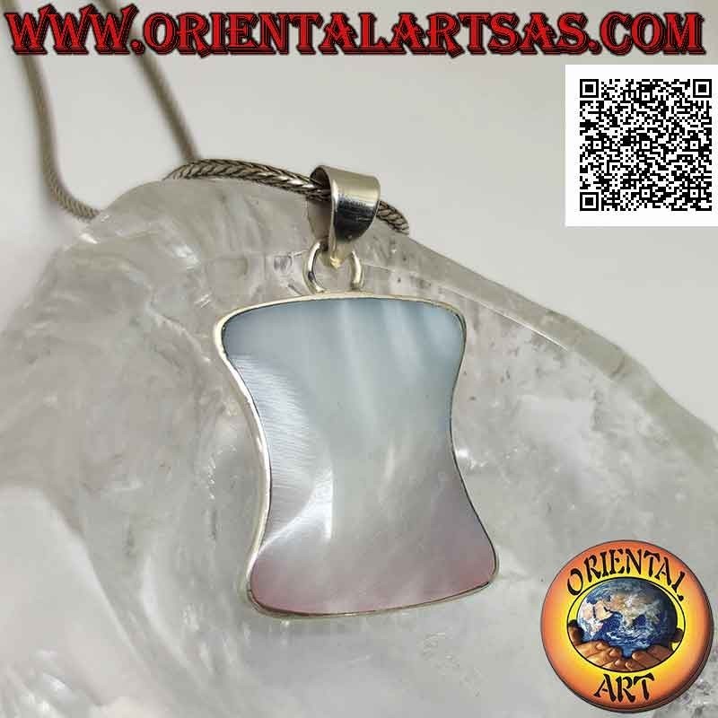 Pendentif en argent, nacre rose fluorescente dans un rectangle arrondi à pans creux