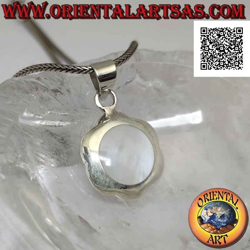 Silver pendant, round flower with central round white mother of pearl