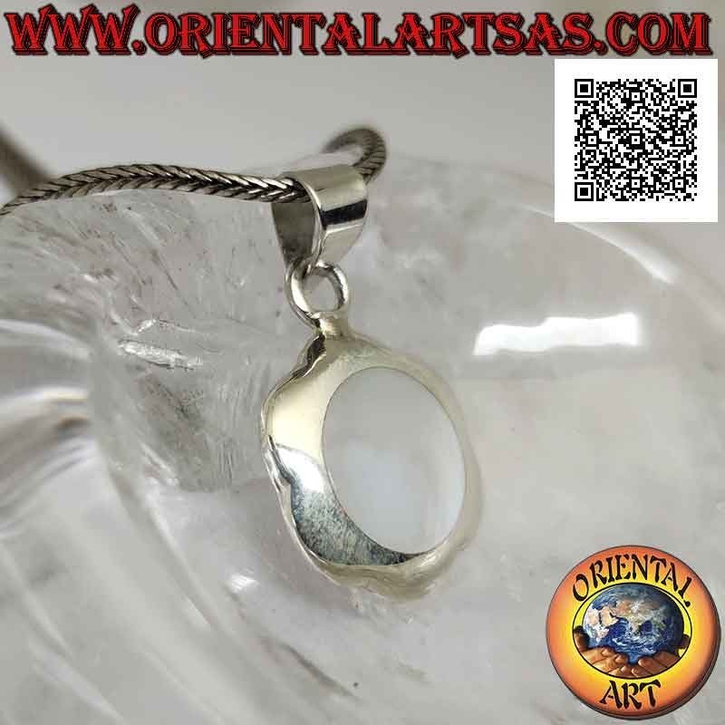 Colgante de plata, flor redonda con nácar blanco central redondo