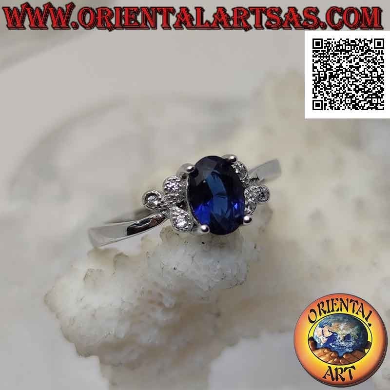 Anillo de plata con zafiro sintético ovalado engastado y tres circonitas blancas en los laterales