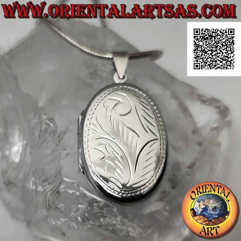 Flat oval silver photo frame pendant with inlaid floral decoration (32 * 23)