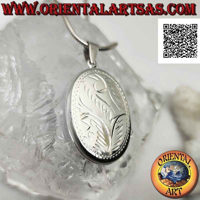 Flat oval silver photo frame pendant with inlaid floral decoration (32 * 23)