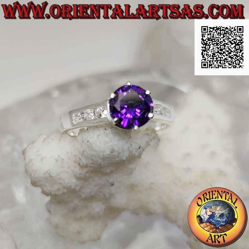 Bague en argent avec améthyste synthétique ronde sertie de zircons blancs sur les côtés