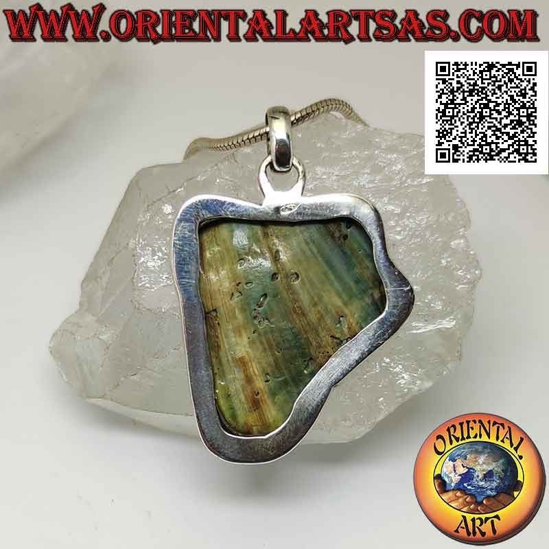 Pendentif en argent, grand triangle irrégulier inversé avec grand coquillage paua (ormeau)