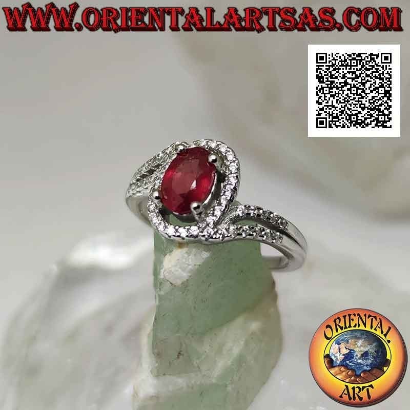 Anello in argento (solitario asimmetrico a due) con rubino di sintesi ovale incastonato e zirconi bianchi
