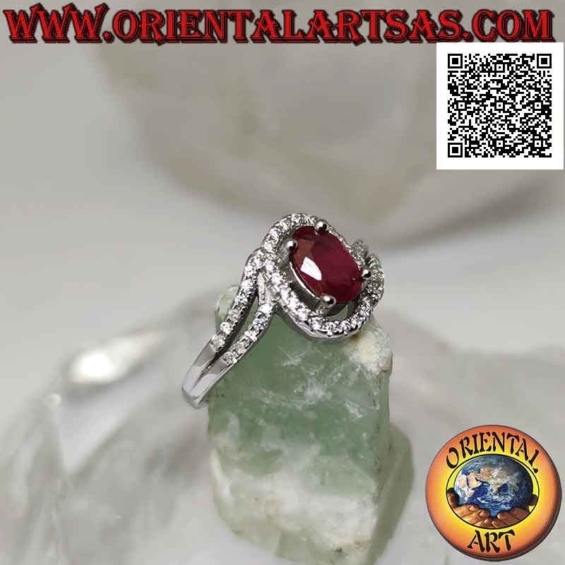 Anello in argento (solitario asimmetrico a due) con rubino di sintesi ovale incastonato e zirconi bianchi