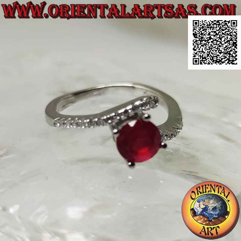 Bague solitaire en argent avec rubis synthétique rond serti et zircons blancs (final ci-dessous)