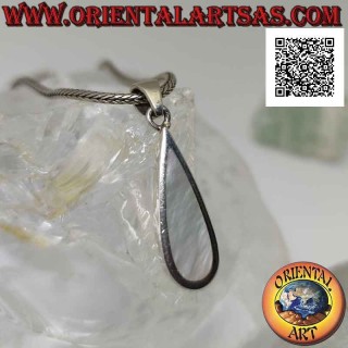 Colgante en plata, nácar con gota alargada con borde liso