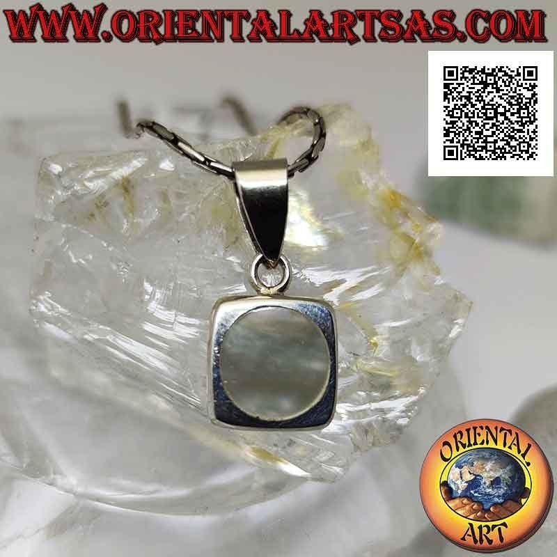 Pendentif en argent, nacre ronde à bord lisse sur un cadre carré