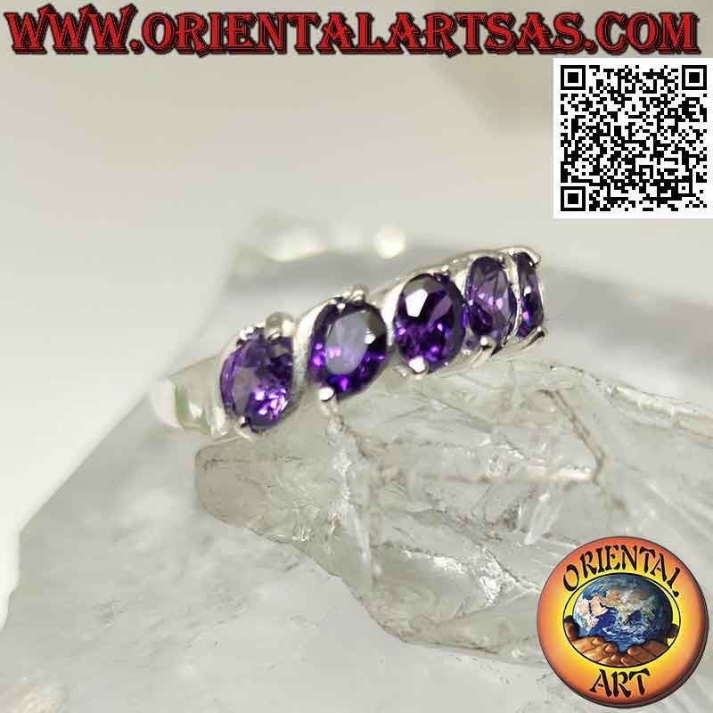 Bague en argent avec cinq améthystes synthétiques ovales serties en biais