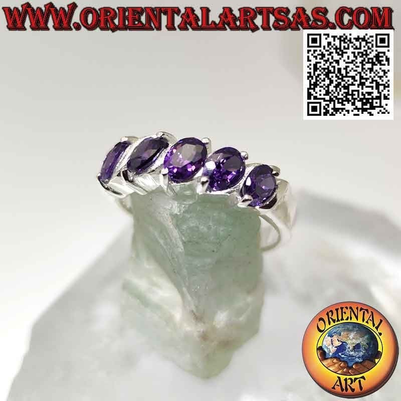 Anello in argento con cinque ametista di sintesi ovale incastonate in obliquo