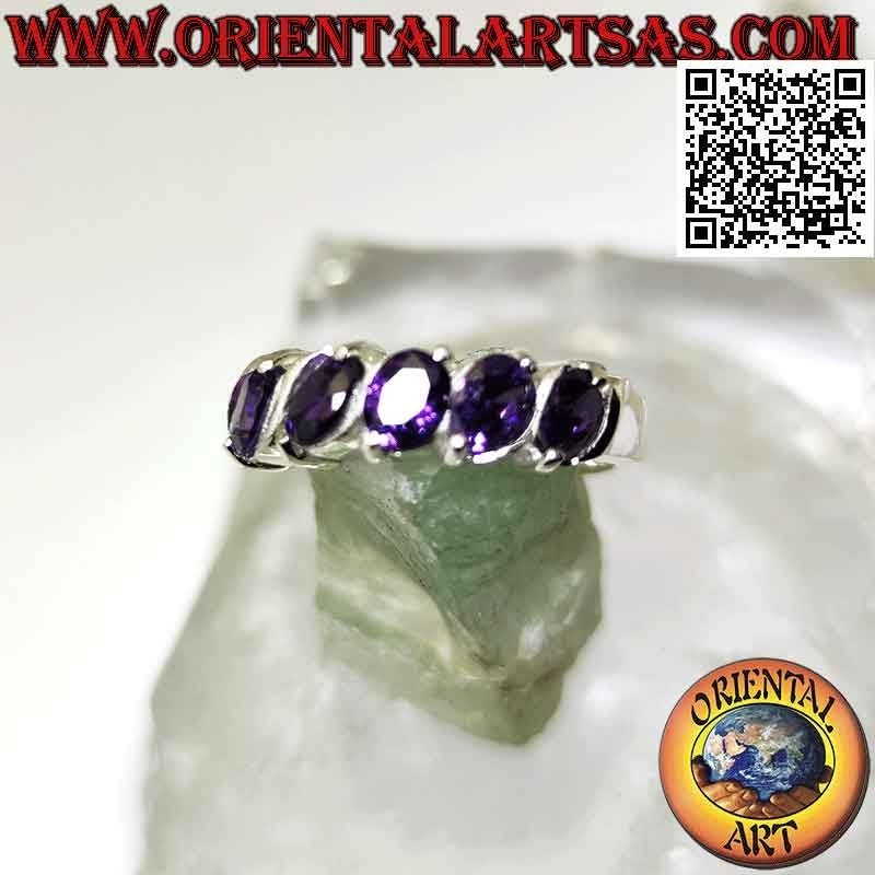 Anello in argento con cinque ametista di sintesi ovale incastonate in obliquo