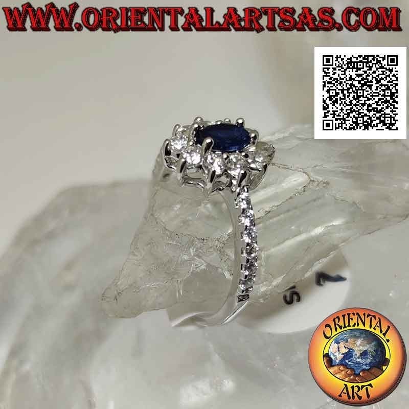 Silberring mit weißer Cubic Zirkonia Blume besetzt mit ovalem synthetischem Saphir und Cubic Zirkonia an den Seiten