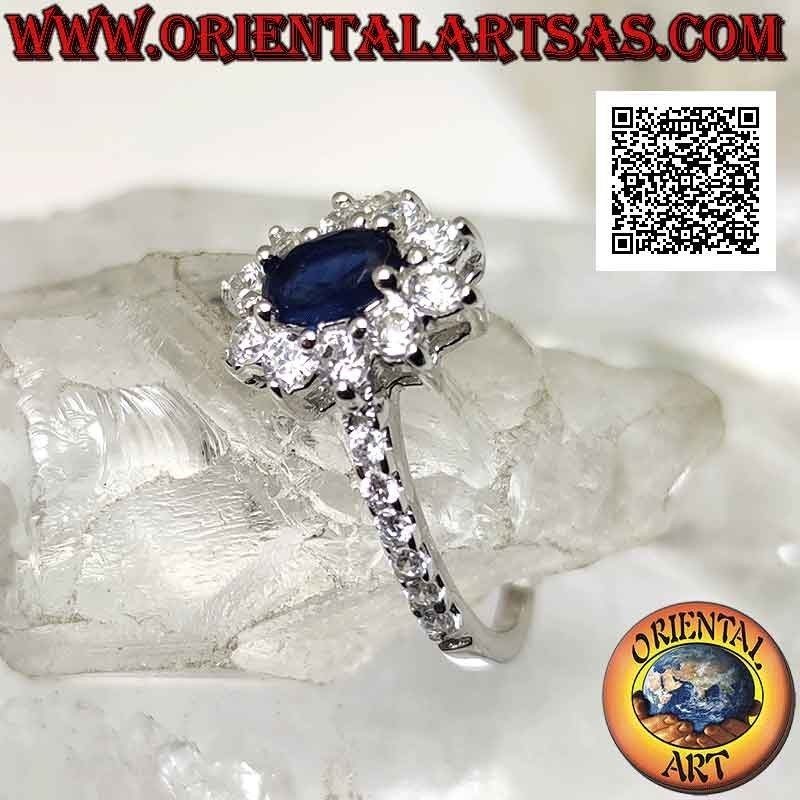 Anillo de plata con flor de circonita blanca engastada con zafiro sintético ovalado y circonita en los lados