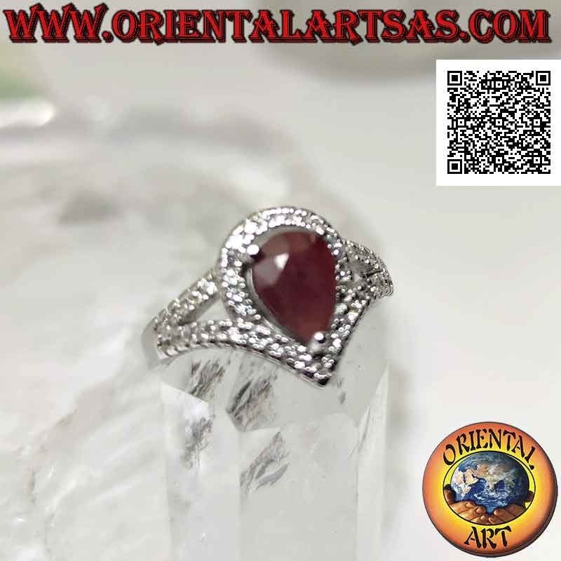 Anello in argento con rubino naturale a goccia incastonato contornato da zirconi bianchi e due linee